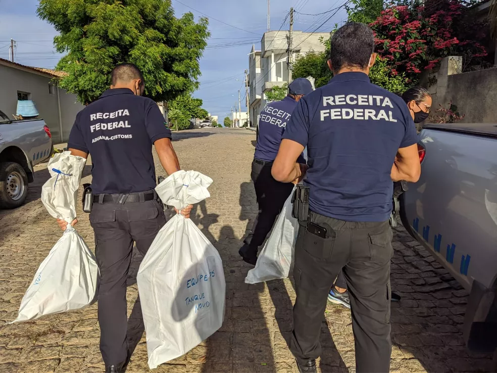 Auditores fiscais iniciam mobilização contra cortes de verba da Receita Federal; ação acontece no porto e aeroporto de Salvador