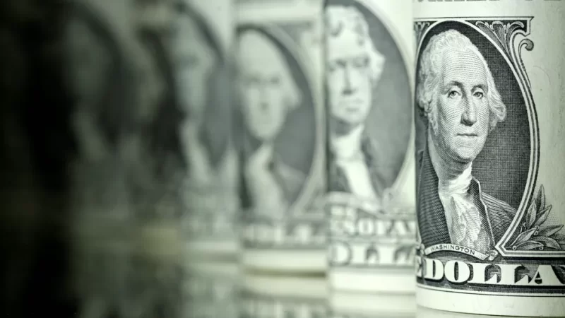 Dólar fecha em queda de 1,27%, na menor cotação em mais de dois anos
