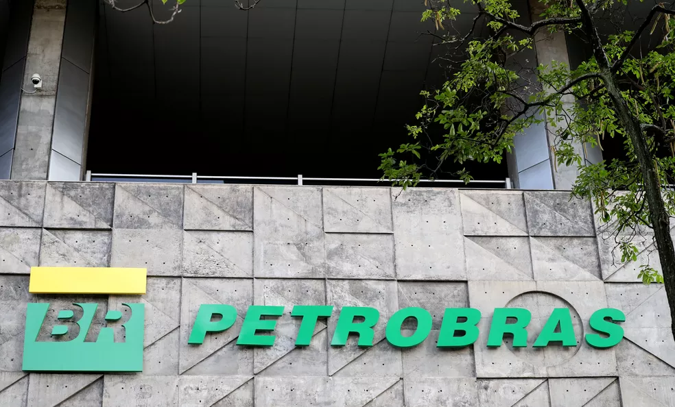 Ações da Petrobras caem forte no pré-mercado de Nova York após nova troca de presidente