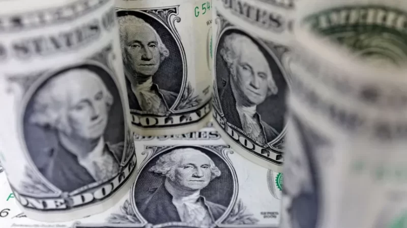Ibovespa fecha em queda de 2,55% com questão fiscal; dólar sobe a R$ 5,41