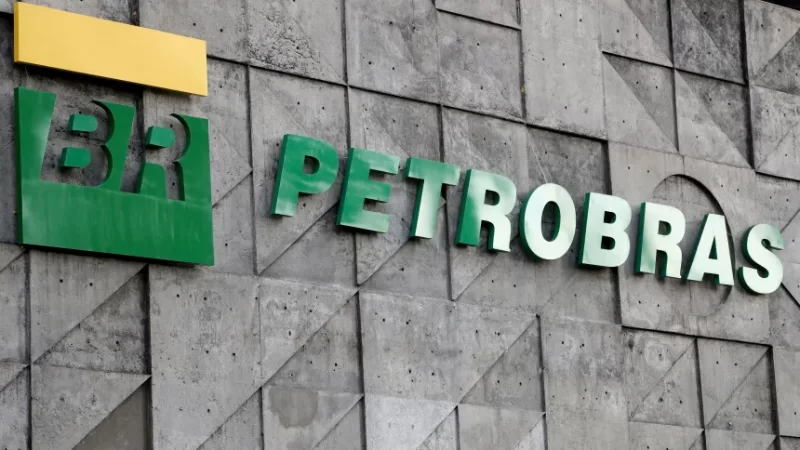 Ações da Petrobras caem mais de 6% após falas de Lula sobre corte em privatizações