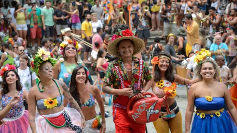 Após dois anos de restrições, “inflação do Carnaval” sobe 15% em 12 meses