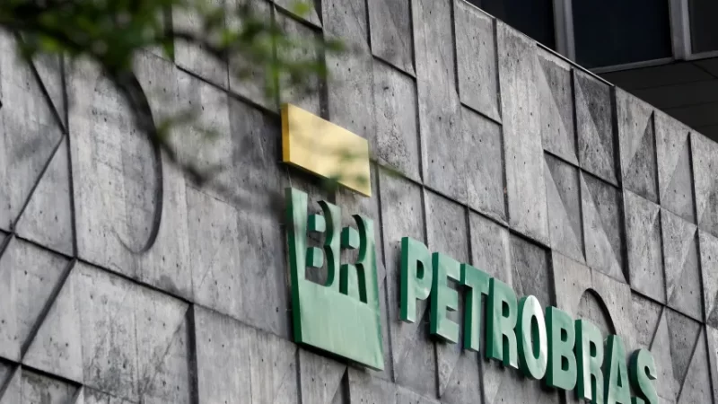 Petrobras anuncia corte no preço do gás natural em 8,1% a partir de 1º de maio