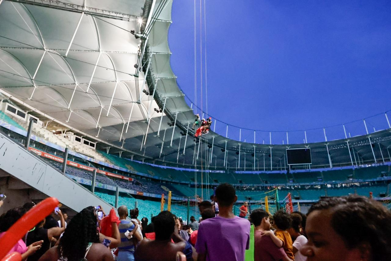 Com Papai Noel de rapel, Arena Fonte Nova realizou a 5ª edição do Fonte de Natal  