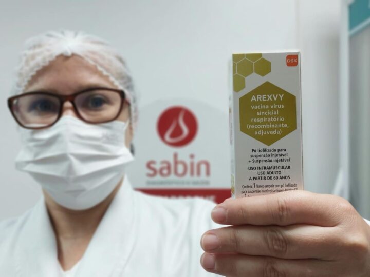 Nova vacina chega ao Brasil para prevenir doenças respiratórias graves em idosos