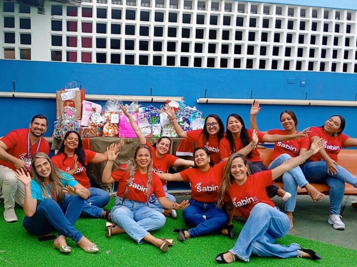 Instituto Sabin promove Natal solidário e presenteia crianças da OAF