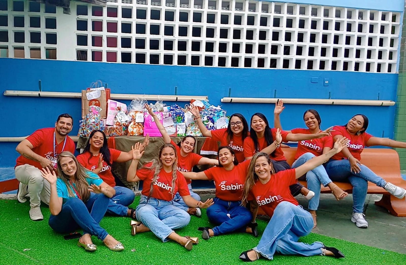 Instituto Sabin promove Natal solidário e presenteia crianças da OAF